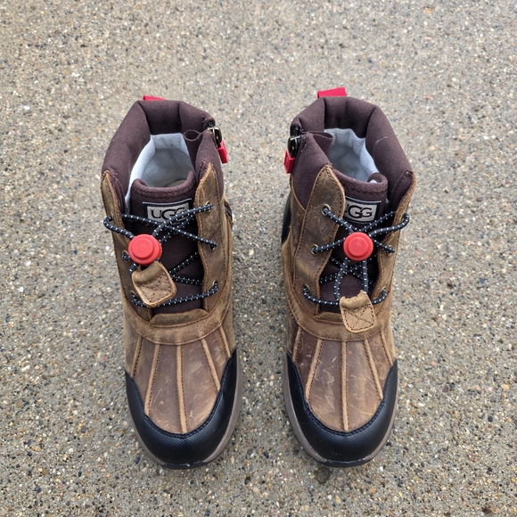 UGG Kids Boots in Brown and Black - Picture 6 of 12